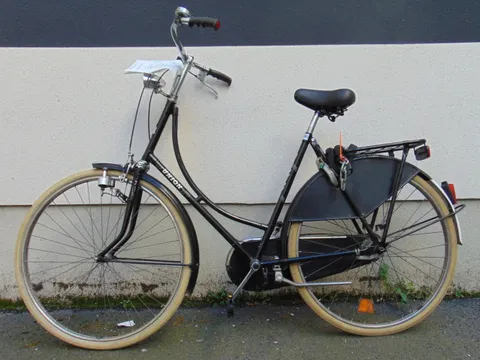 Schwarzes Herrenfahrrad