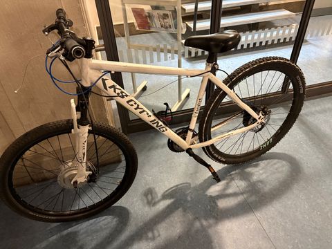 Weißes Mountainbike