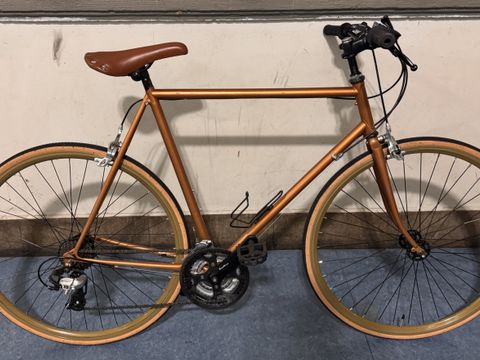 Goldenes Herrenfahrrad