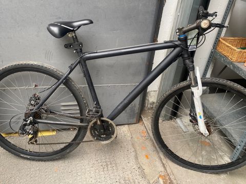 Schwarzes Herrenfahrrad