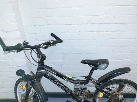 Schwarzes Mountainbike