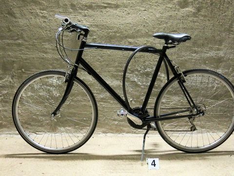 Schwarzes Herrenfahrrad