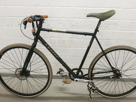 Schwarzes Herrenfahrrad