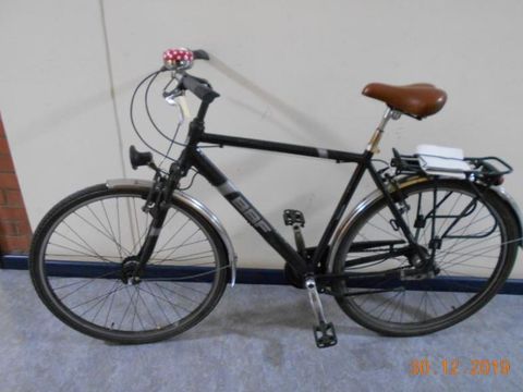 Schwarzes Herrenfahrrad