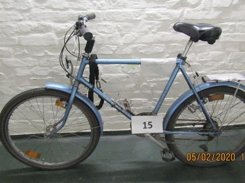 Hellblaues Herrenfahrrad