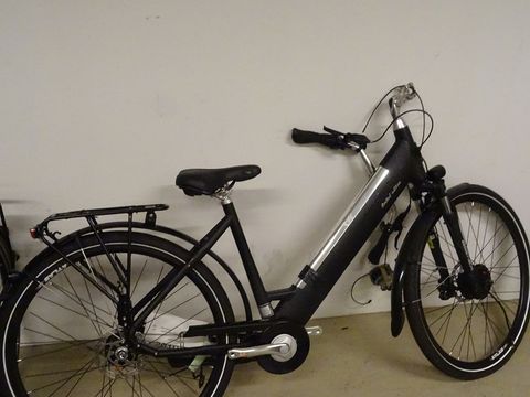 schwarzes Damenfahrrad E-Bike