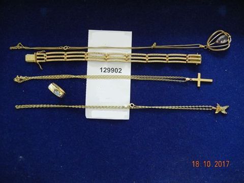 Ketten und Armbänder