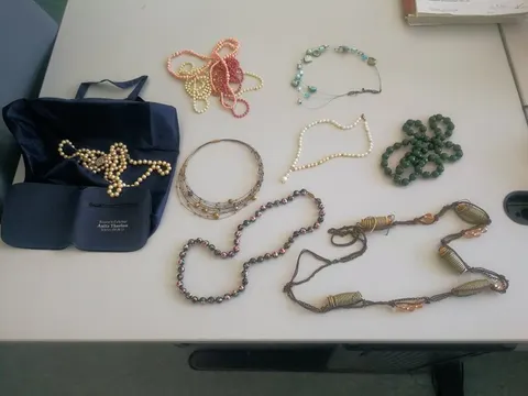verschiedene Halsketten