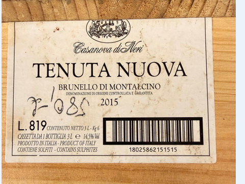 Weinaufbewahrungskiste mit der Aufschrift Tenuta Nuova