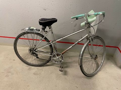 Silbernes Fahrrad