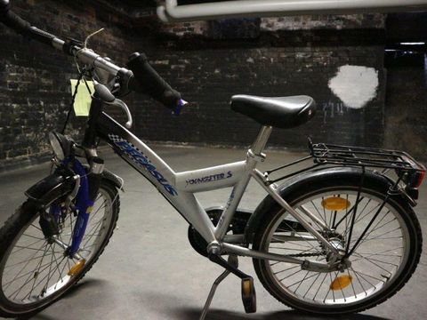 Silber-schwarzes Kinderfahrrad