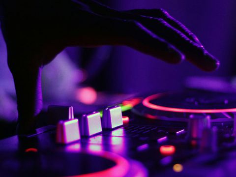 DJ