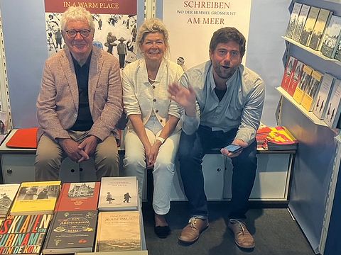 Auf der Frankfurter Buchmesse, 2024. Von links: Rainer Nitsche, Gudrun Fröba, Niko Fröba