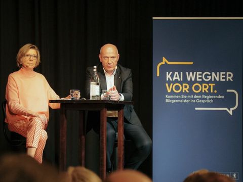 Kai Wegner vor Ort