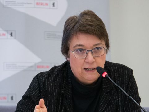 Präsidentin Klingen beim Reden