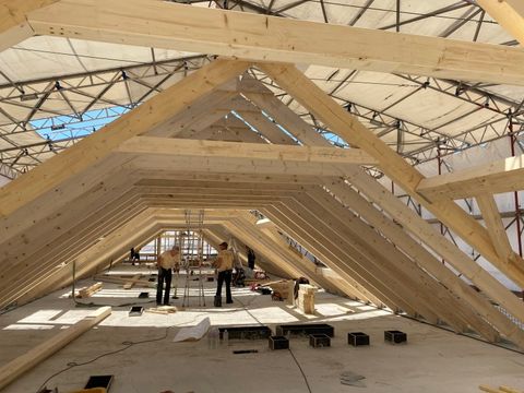 Neuer Dachstuhl der Luise-Henriette Schule
