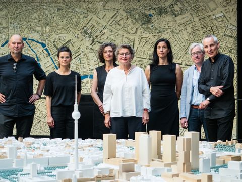 Baukollegium: v.l.n.r.: Roger Boltshauser, Prof. Anne Femmer, Birgit Rapp, Prof. Petra Kahlfeldt, Prof. Maren Brakebusch, Prof. Dr. Jasper Cepl, Prof. Jörg Springer