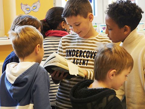 Schüler im Klassenraum