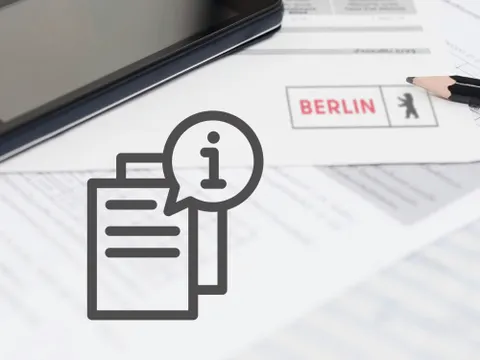 Dokumente mit Handy und Icon Inklusion