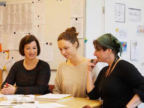 Lehrkräfte beraten sich