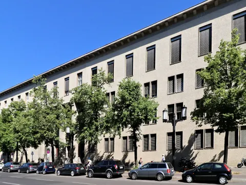 Dienstgebäude des Finanzamts