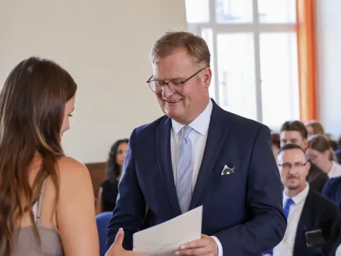 Ernennung Steueranwärterinnen