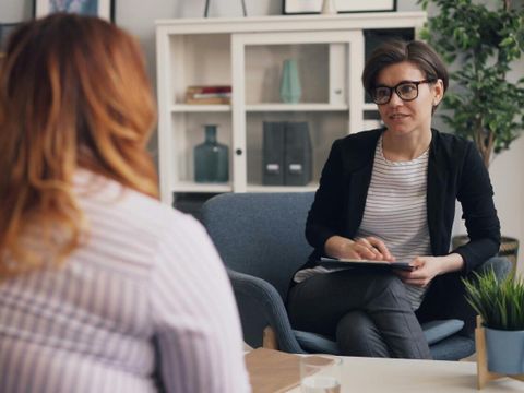 Beratungsgespräch zwischen zwei Frauen