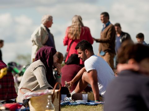 Paar beim Picknick