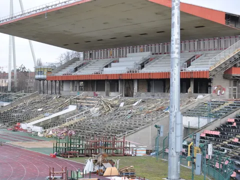 Abriss der Tribüne im Friedrich-Ludwig-Jahn Sportpark