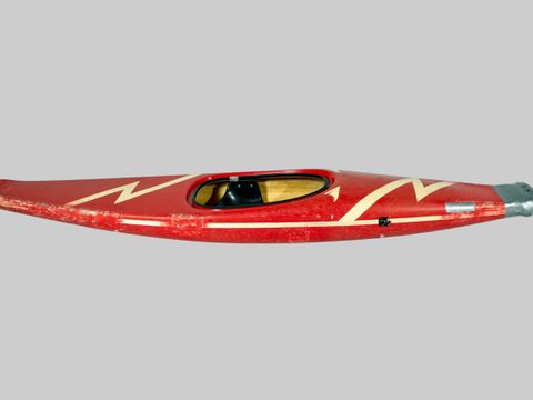 Kleines Boot - Ausstellungsstück im Wassersportmuseum Grünau