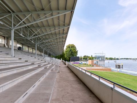 Wassersportmuseum Grünau: Blick auf die Regattatribüne