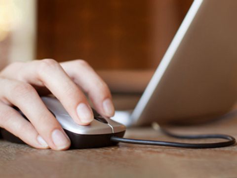 Hand mit Computermaus