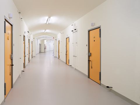 Justizvollzug - Stationsflur