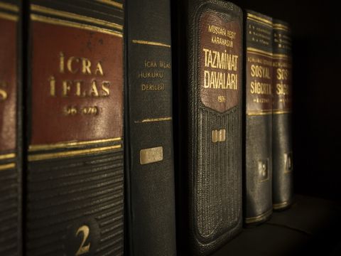 Gesetzesbücher