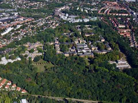 Blick auf das Gelände der ehemaligen Karl-Bonhoeffer-Nervenklinik, 2022