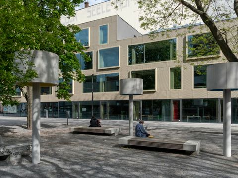Schillerbibliothek mit Lesegarten im Außenbereich im Fördergebiet Müllerstraße