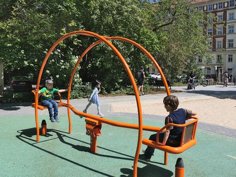 Handwipper auf dem Spielplatz Krautstraße
