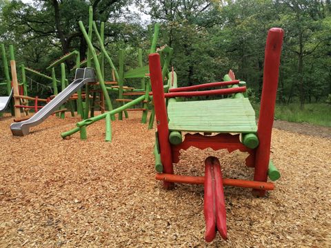 Der Drachenspielplatz im Wilhelm-von-Siemens-Park (Bild: Bezirksamt Spandau)