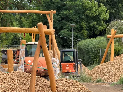 Bauarbeiten am Spielplatz Langes Becken
