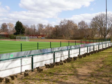 Flache Tribüne ohne Sitze