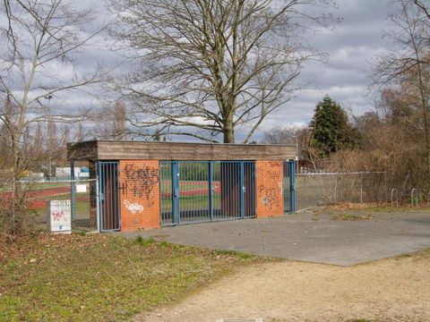 Eingang mit Graffiti