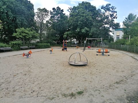 Spielplatz Götzstr. 64 vor der Sanierung im Juli 2024