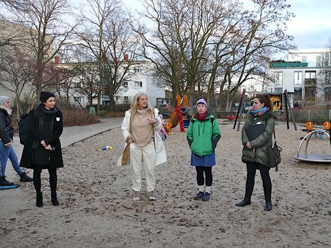 Beteiligung zu zwei Spielplätzen Neue Mitte Tempelhof 27.01.2025 vor Ort Götzstraße 64