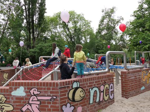 Eröffnung des Spielbergs im Ernst-Thälmann-Park