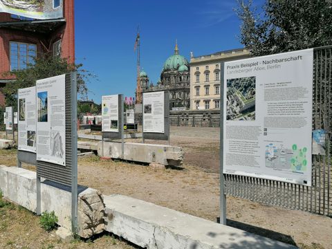 Ausstellungstafeln am Schlossplatz