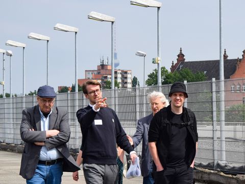 Besichtigung des ungenutzten Parkdecks