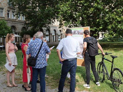 Infostand am Strausberger Platz, 12. Juli