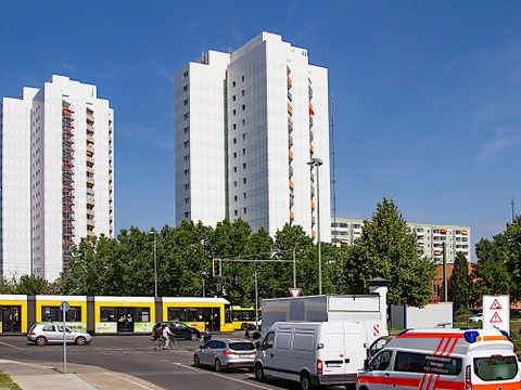 Die Falkenberger Chaussee im Zentrum von Neu-Hohenschönhausen