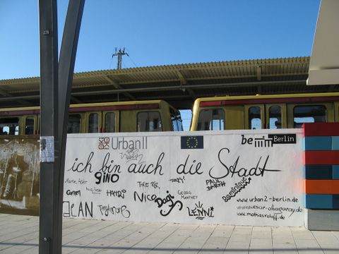 Graffitigestaltung am Bahnhof Lichtenberg, gefördert im Rahmen von URBAN II