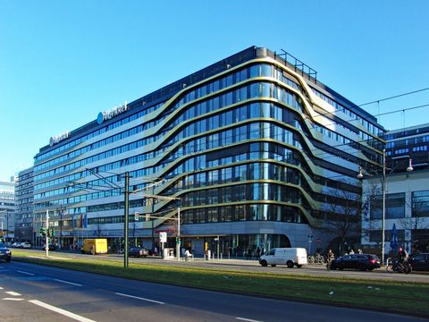 Hotel- und Bürogebäude „Die Welle“ (Bild: SenStadt)